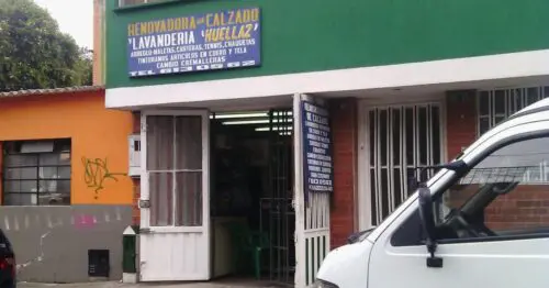 RENOVADORA DE CALZADO Y LAVANDERIA HUELLAZ BOGOTÁ RENOVADORA DE CALZADO Y LAVANDERIA HUELLAZ BOGOTÁ